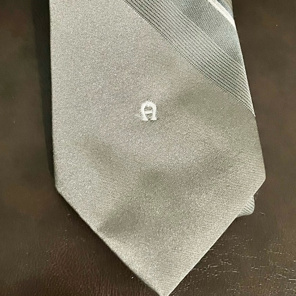 Etienne Aigner - Picture 2 of 3